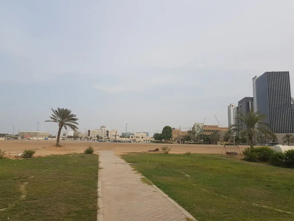 Abu Dhabi: Outskirt of Abu Dhabi A view from the outskirt of Abu Dhabi Self-published work|Files with coordinates missing SDC location of creation|Photographs of Abu Dhabi