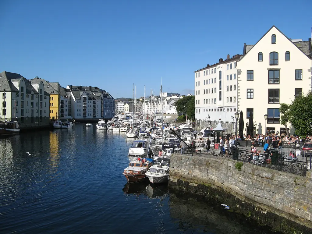 Ålesund: Ålesund 04 Ålesund, Ålesundet Taken with Canon PowerShot A710 IS|Flickr images reviewed by FlickreviewR|Files with coordinates missing SDC location of creation|