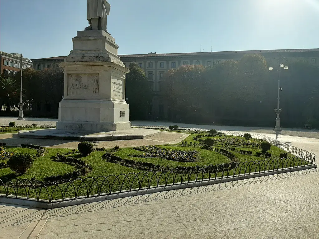 Ancona: Ancona - piazza Cavour - aiuola centrale (arch. Petetti) 1 Ancona , Piazza Cavour . The central flowerbed, restored in 2016 according to the original pre-war de