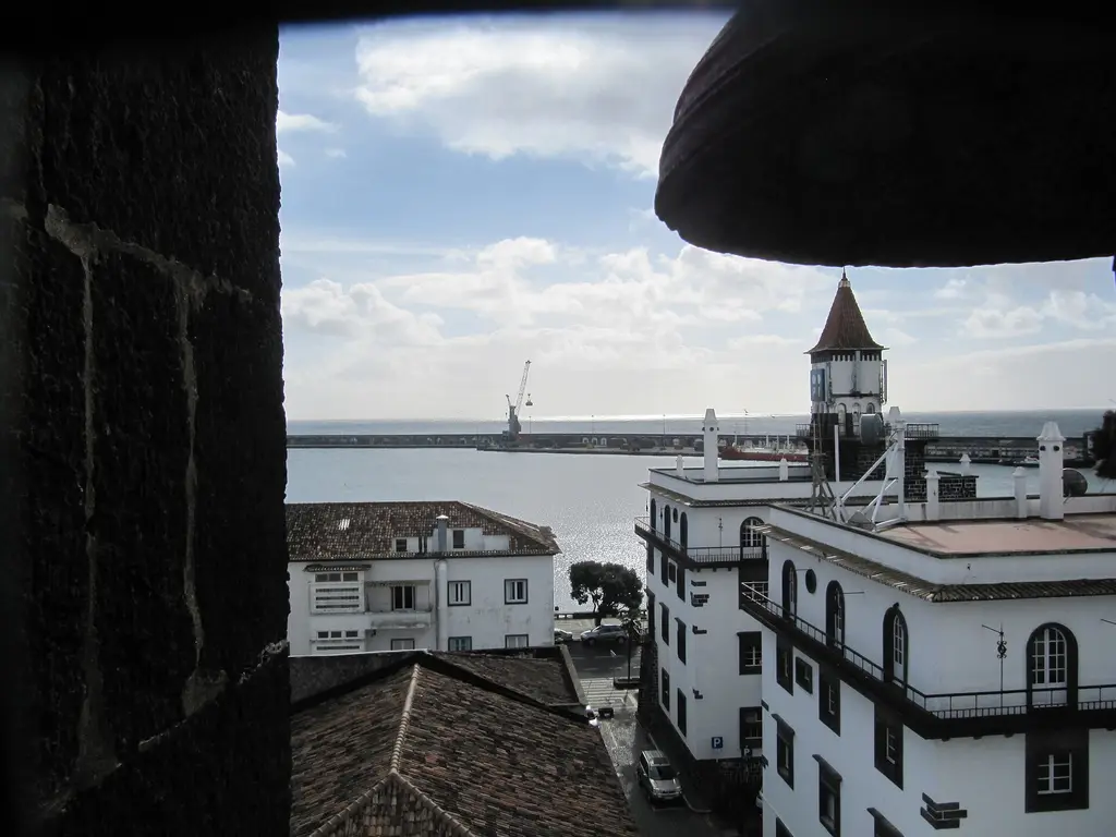 Azores: Blick über Ponta Delgada (Richtung Hafen) (14004668141) Blick über Ponta Delgada (Richtung Hafen) Taken with Canon PowerShot SX200 IS|Images with annotations|Fl