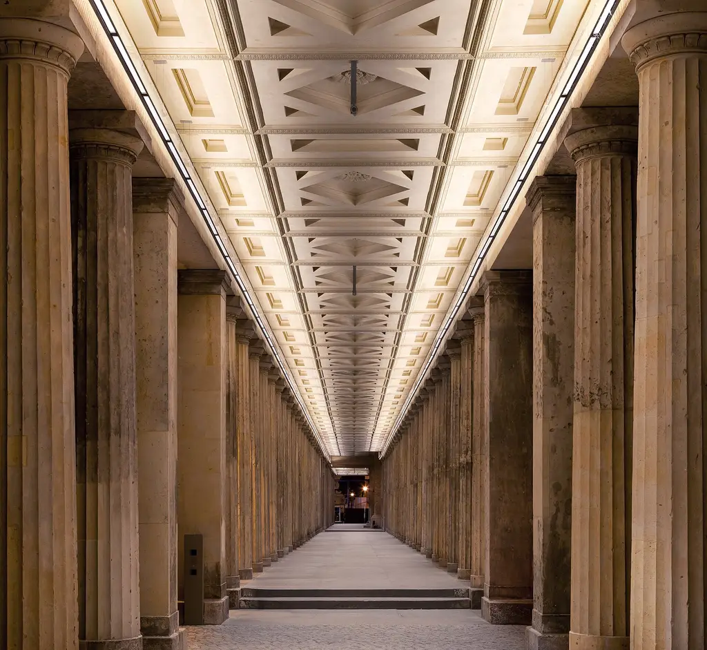 Berlin: Säulengang Alte Nationalgalerie Berlin Colonnade in front of Alte Nationalgalerie in Berlin , Germany . 2012 in Berlin|Kolonnadenhof|Taken with Canon EOS 5D Mar