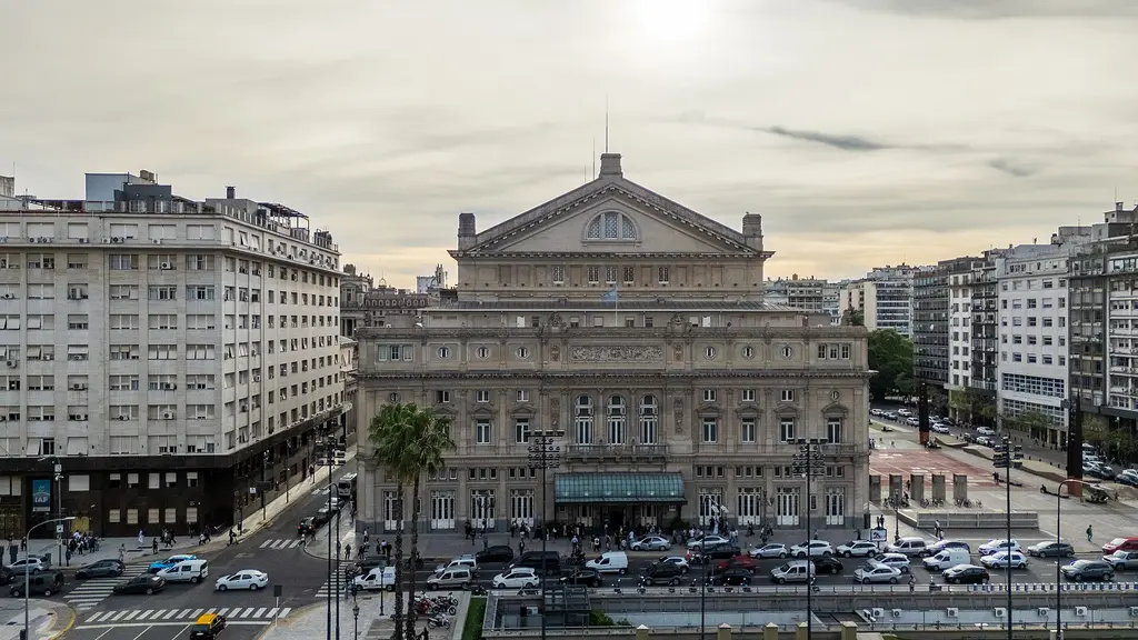Buenos Aires: Vista aérea del Teatro Colón 01 Drone aerial view of the Teatro Colón from Avenida 9 de Julio, Buenos Aires, Argentina. Self-published work|Files with coordinat