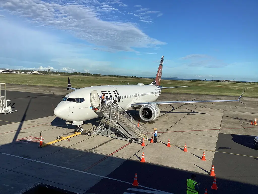 Fiji: Fiji Airways Boeing 737 MAX-8 DQ-FAB from a view A Boeing 737 MAX-8 beginning to start boarding. Self-published work|Creative Commons Attribution 4.0 missing SD