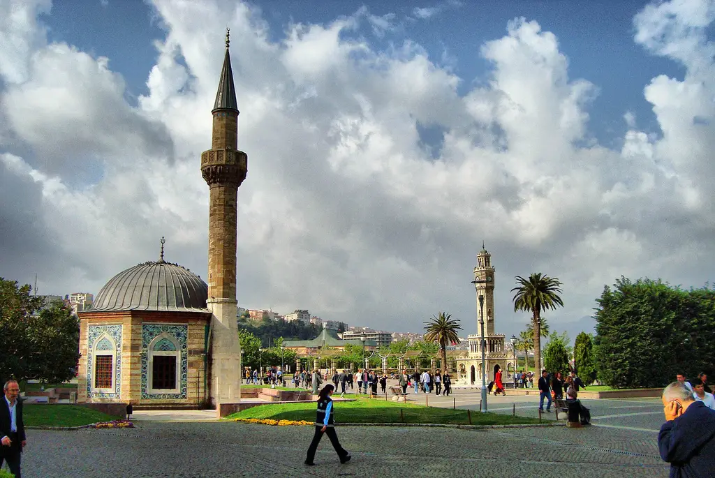 İzmir: Sekizgen cami-Konak-İzmir - panoramio Sekizgen cami-Konak-İzmir Konak Square|Konak Mosque|Panoramio files uploaded by Panoramio upload bot|Turkey photographs ta