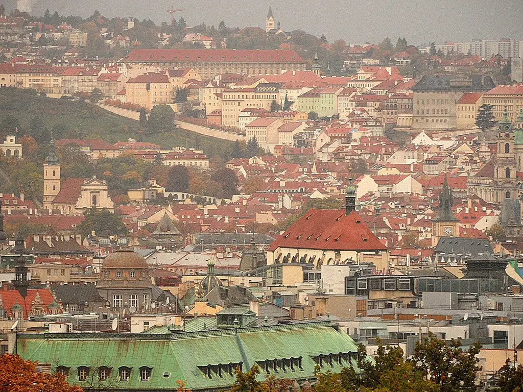 Prague: Prag Aussicht von Riegerpark Altstadt Hradschin 201610 Prague: View of southern Old Town and upper Hradčany, from Rieger Park; landmarks: Church of Our Lady of 