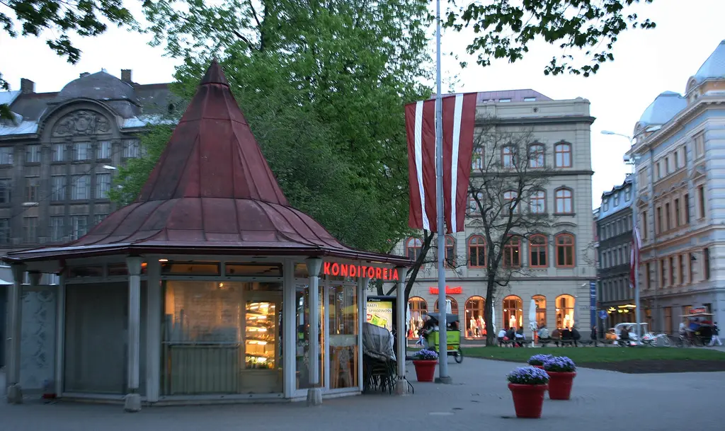 Riga: Рига (Латвия) Старый город Līvu laukums (Площадь Ливов) Здесь варят лучший кофе в Риге и окрестностях... - panoramio Рига (Латвия) Старый город Līvu laukums (Пл