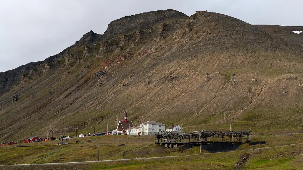 Svalbard: Longyearbyen, Svalbard, 2023 View to Longyearbyen church and masts of abandoned aerial tramway for the coal mines. Views of Longyearbyen|2023 photographs of Sva
