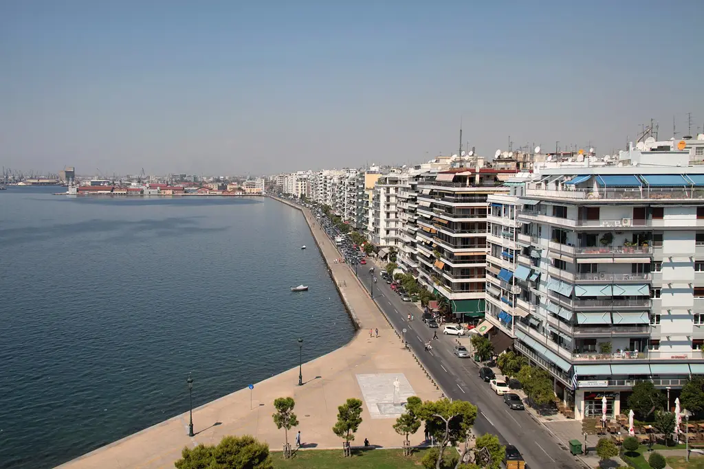 Thessaloniki: 674 puerto tesalonica (6268204356) The boardwalk of Thessaloniki (Nikis Avenue) and the old port at the background. 2011 in Thessaloniki|Files with coordinates 