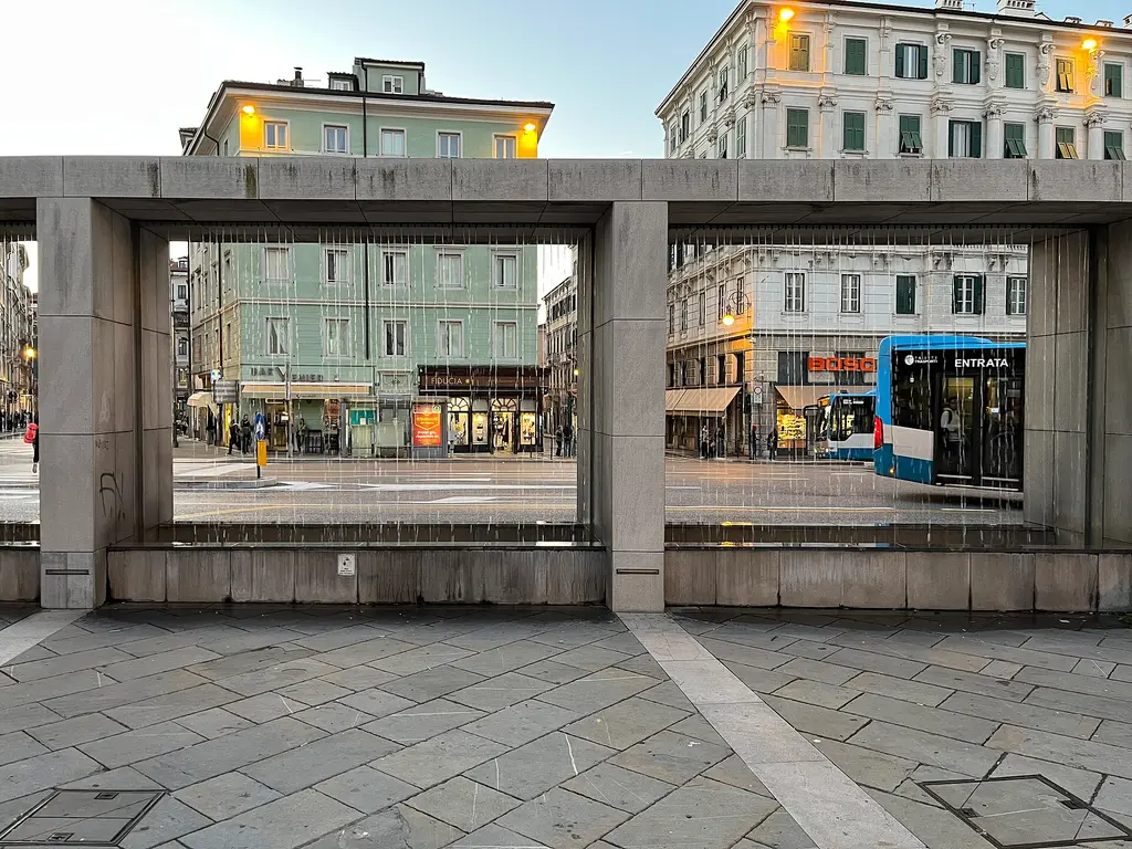 Trieste: Piazza Carlo Goldoni (Trieste) 1 Fontana della piazza. CC-Zero|Self-published work|Files with coordinates missing SDC location of creation|October 2025 in Tries